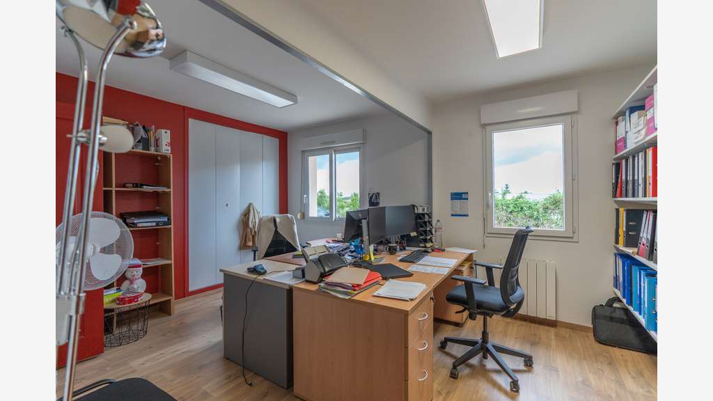 Bâtiment 590m² 5 km de Troyes à 3 mn de la rocade
