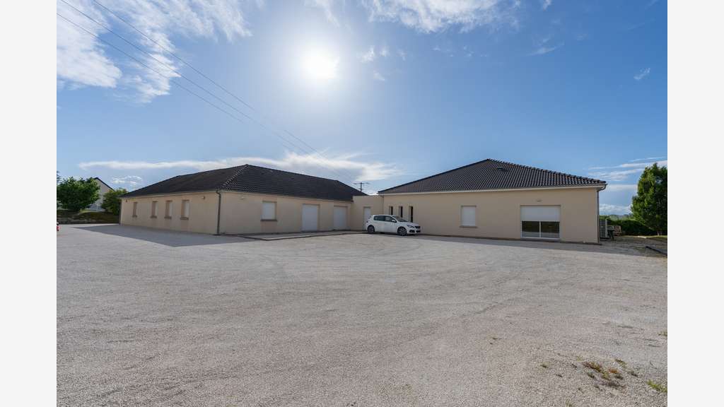 Bâtiment 590m² 5 km de Troyes à 3 mn de la rocade