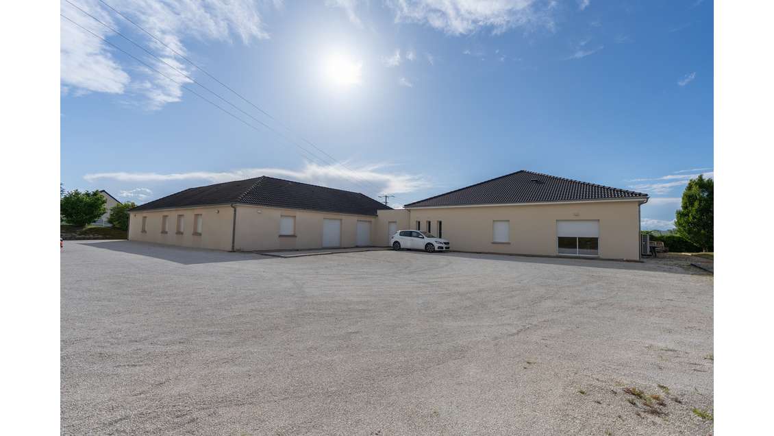 5 km de Troyes à 3 mn de la rocade Bâtiment 590 m²