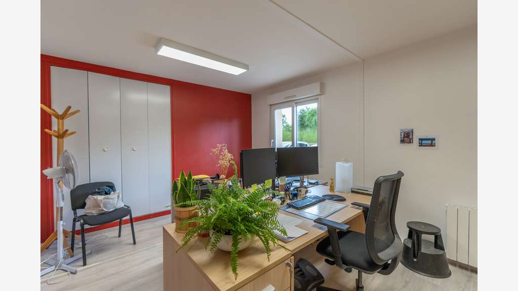 Bâtiment 590m² 5 km de Troyes à 3 mn de la rocade