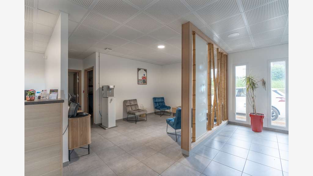 Bâtiment 590m² 5 km de Troyes à 3 mn de la rocade