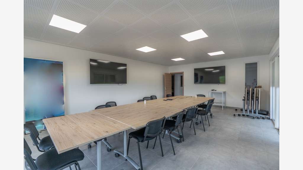 Bâtiment 590m² 5 km de Troyes à 3 mn de la rocade