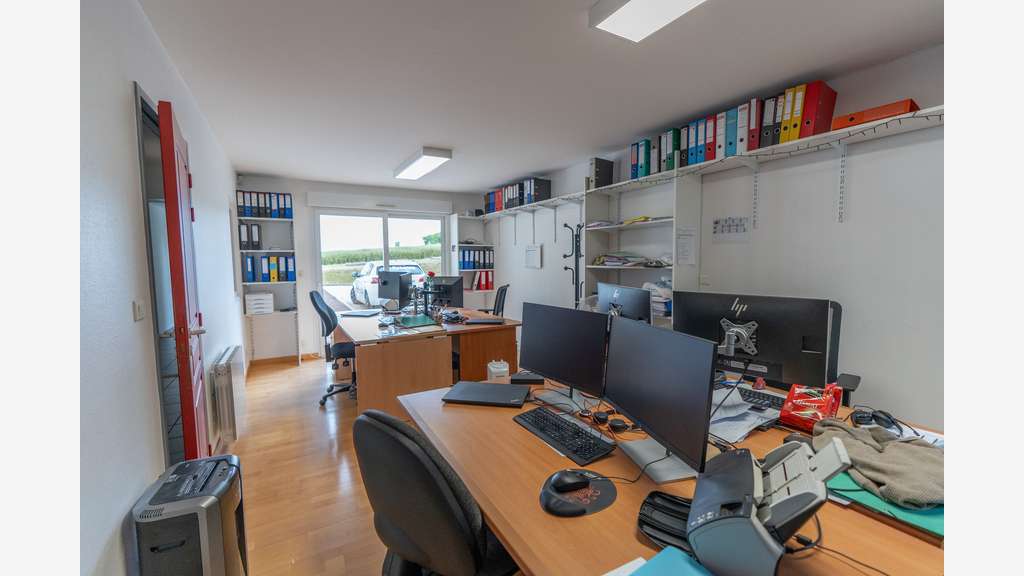Bâtiment 590m² 5 km de Troyes à 3 mn de la rocade