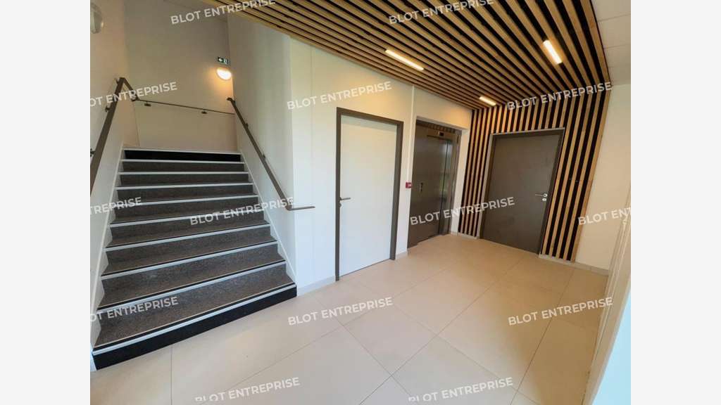 A vendre bureaux 277m² à Vallet programme 3 VALL