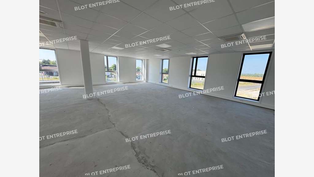 A vendre bureaux 277m² à Vallet programme 3 VALL