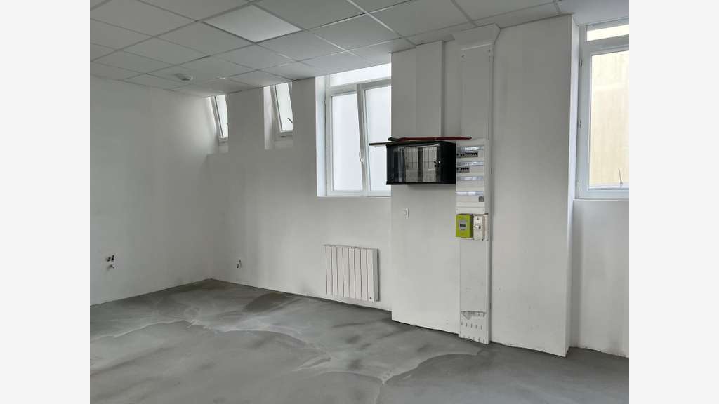 AV bureau 90m² RDC à aménager centre ville Vannes