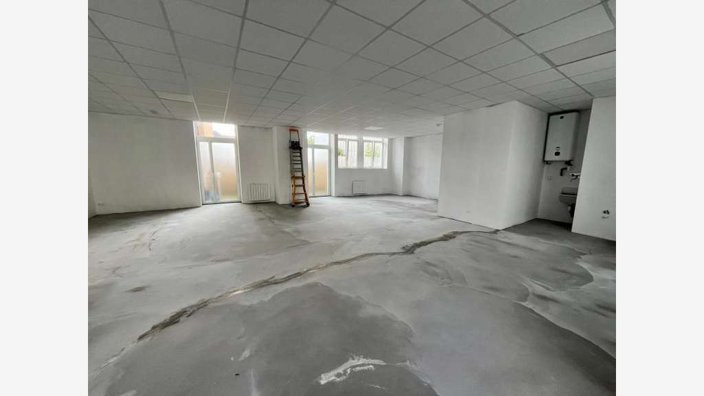 AV bureau 90m² RDC à aménager centre ville Vannes