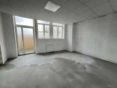 AV bureau 90m² RDC à aménager centre ville Vannes