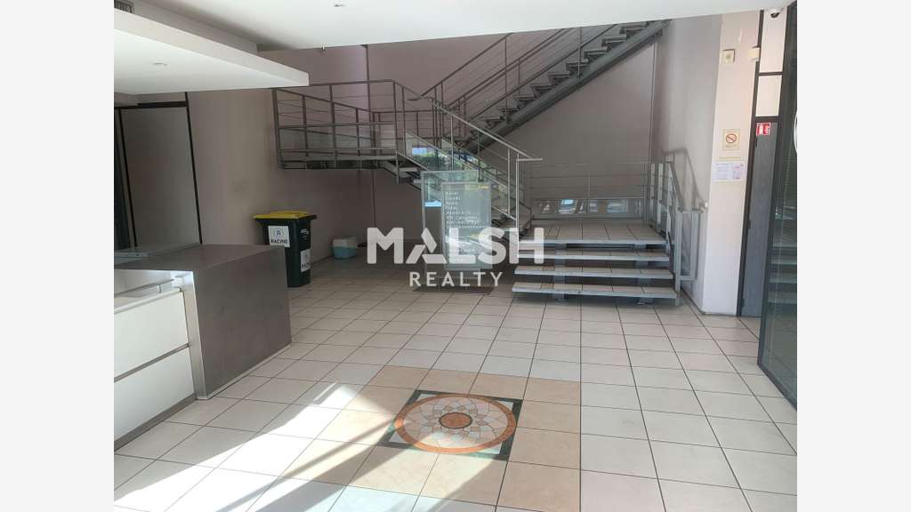A vendre bureaux cloisonnés 141m² à Vaulx en Velin