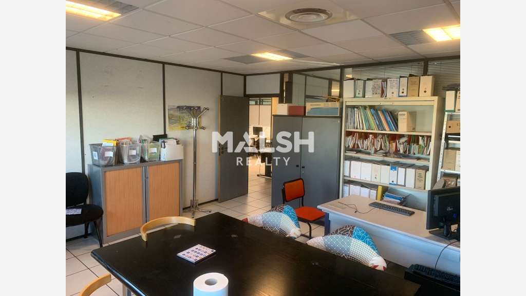 A vendre bureaux cloisonnés 141m² à Vaulx en Velin