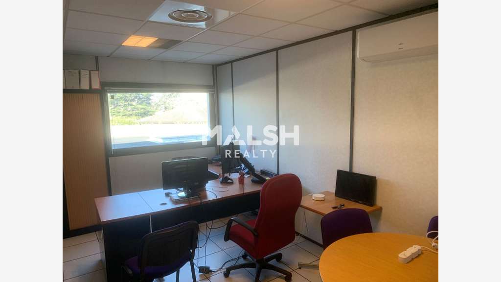 A vendre bureaux cloisonnés 141m² à Vaulx en Velin