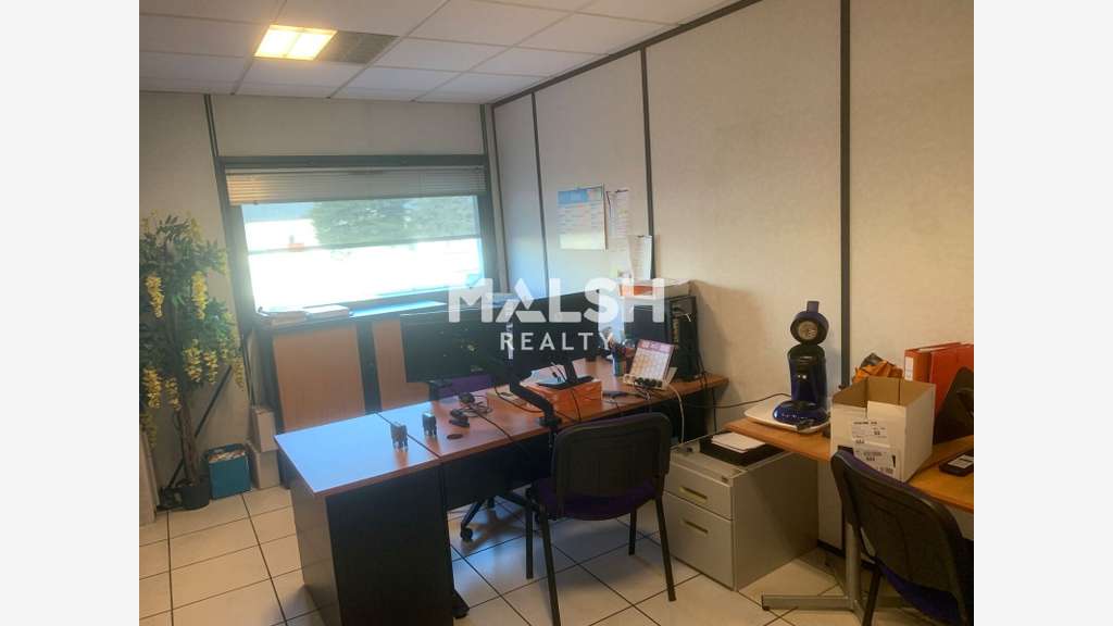 A vendre bureaux cloisonnés 141m² à Vaulx en Velin