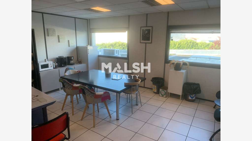 A vendre bureaux cloisonnés 141m² à Vaulx en Velin