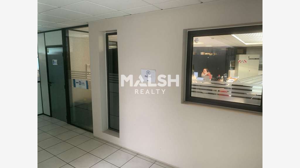 A vendre bureaux cloisonnés 141m² à Vaulx en Velin