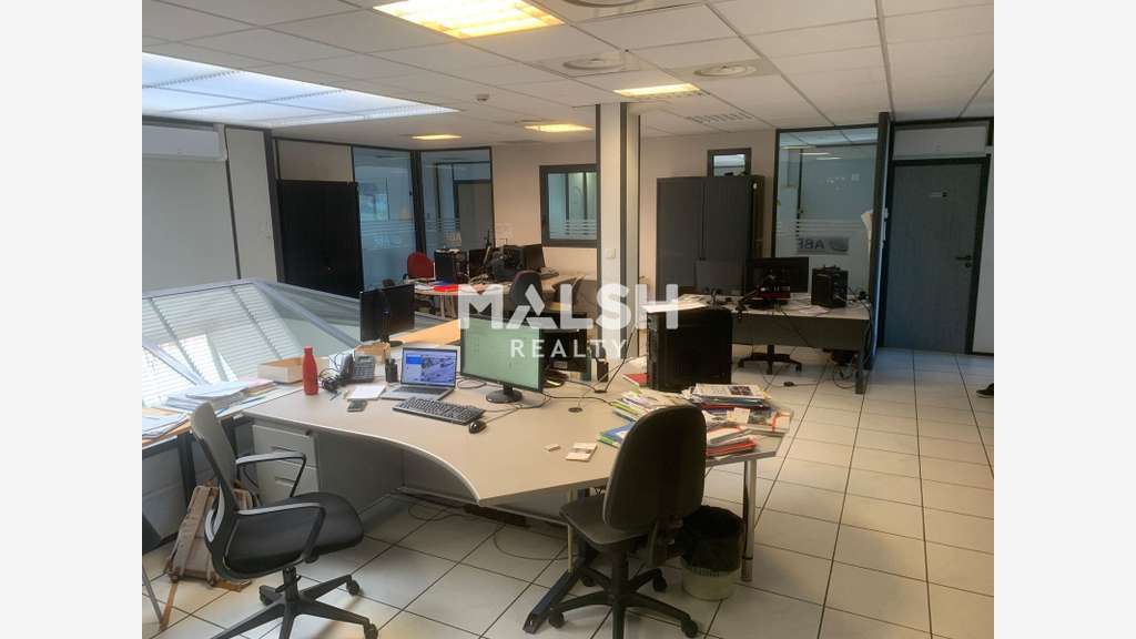 A vendre bureaux cloisonnés 141m² à Vaulx en Velin