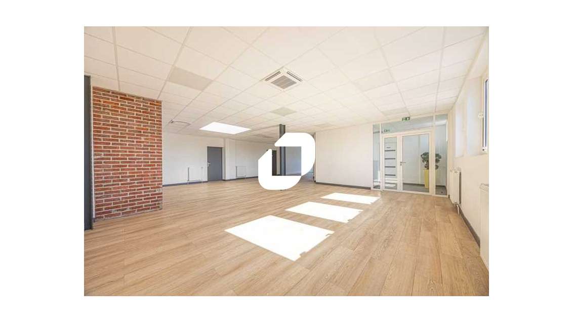Vente Bureaux 305m² Vaux le penil