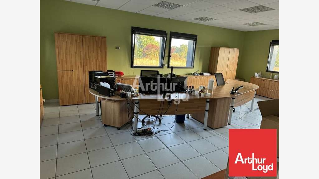 Bureaux rénovés 228m² à vendre à Vendrennes