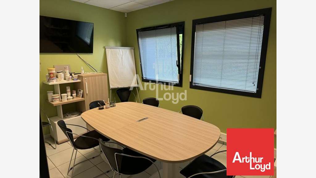 Bureaux rénovés 228m² à vendre à Vendrennes