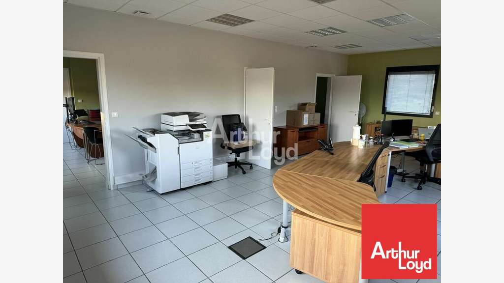 Bureaux rénovés 228m² à vendre à Vendrennes