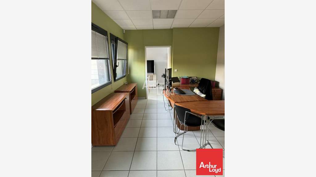 Bureaux rénovés 228m² à vendre à Vendrennes