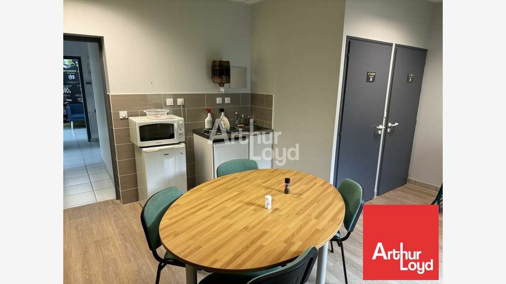 Bureaux rénovés 228m² à vendre à Vendrennes
