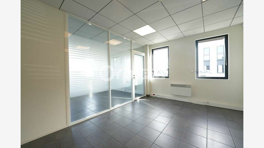 Local mixte 587m² à vendre à Vénissieux