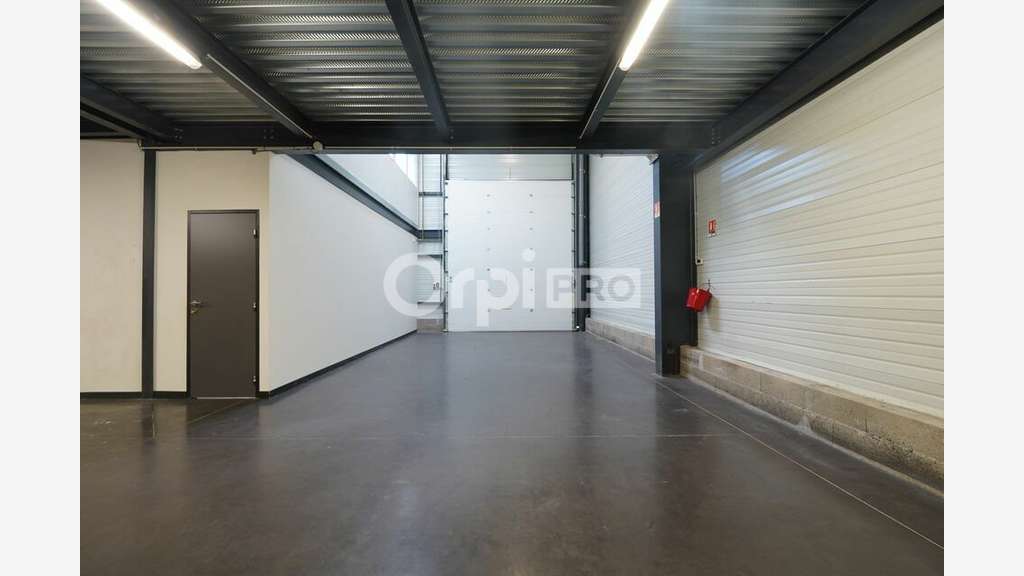 Local mixte 587m² à vendre à Vénissieux