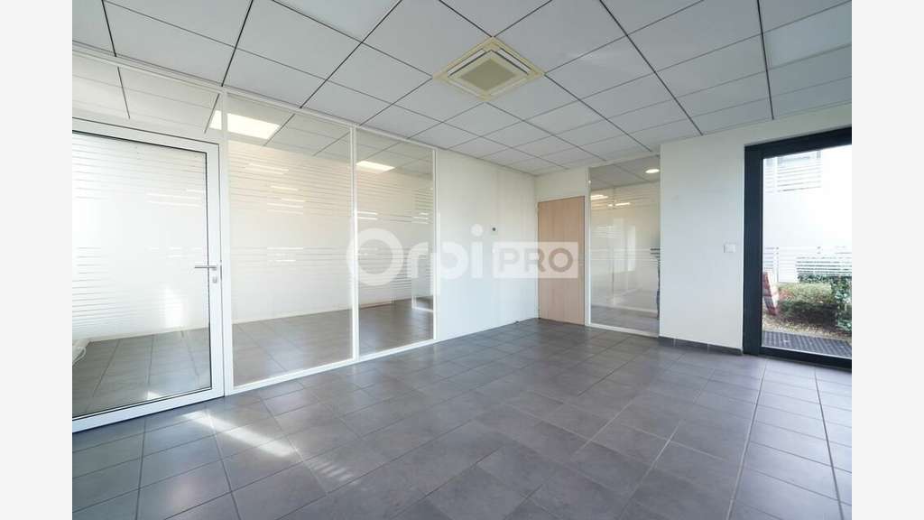 Local mixte 587m² à vendre à Vénissieux