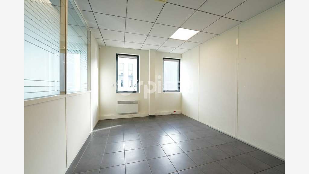 Local mixte 587m² à vendre à Vénissieux