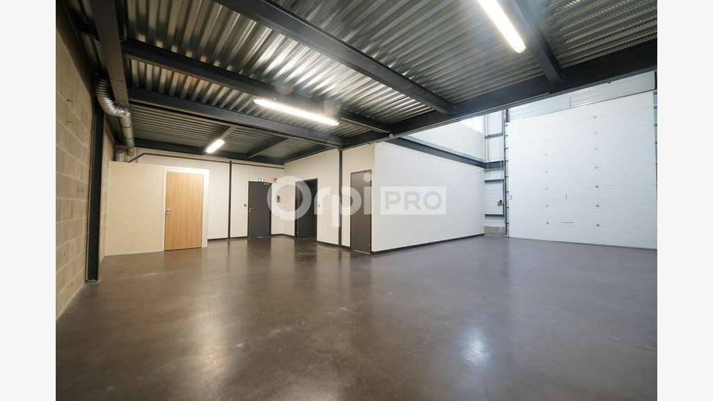Local mixte 587m² à vendre à Vénissieux