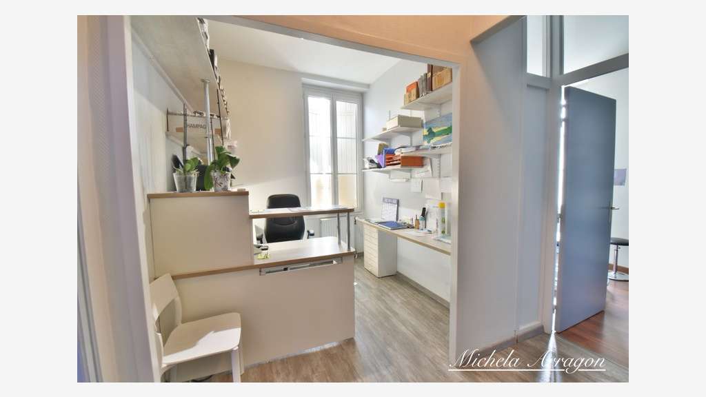 Local 106m² emplacement stratégique à Villeneuve