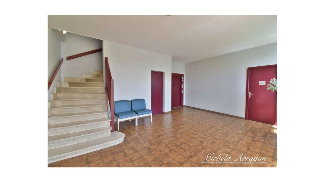 LOCAL PROFESSIONNEL - EMPLACEMENT STRATÉGIQUE À P