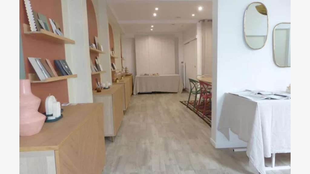 Local professionnel en duplex 95m² à Vincennes 