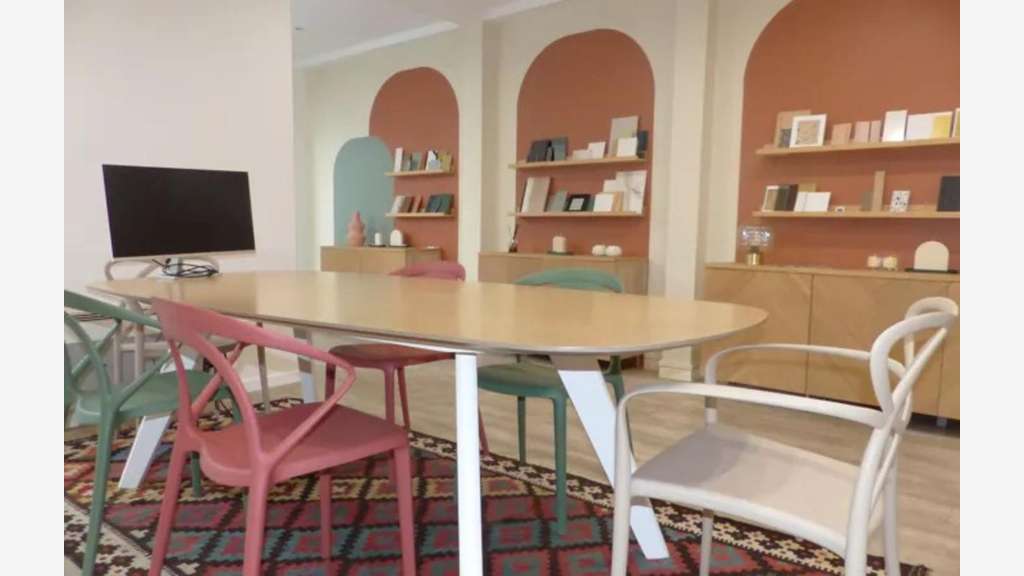 Local professionnel en duplex 95m² à Vincennes 