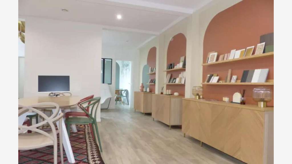 Local professionnel en duplex 95m² à Vincennes 