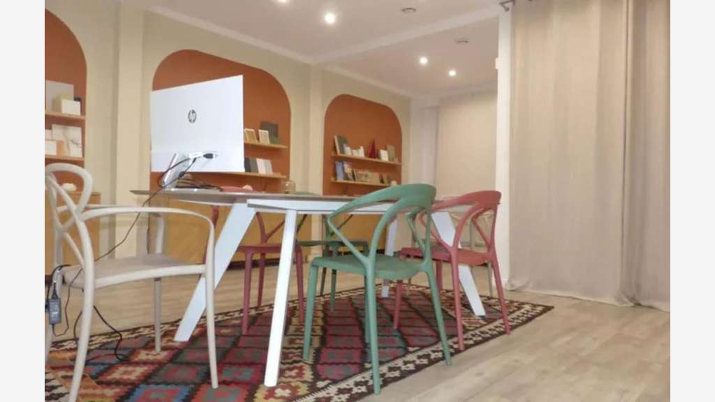 Local professionnel en duplex 95m² à Vincennes 
