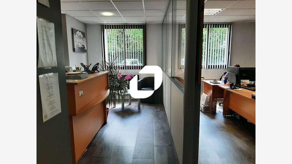 Vente Bureaux 128m² Voisins le bretonneux