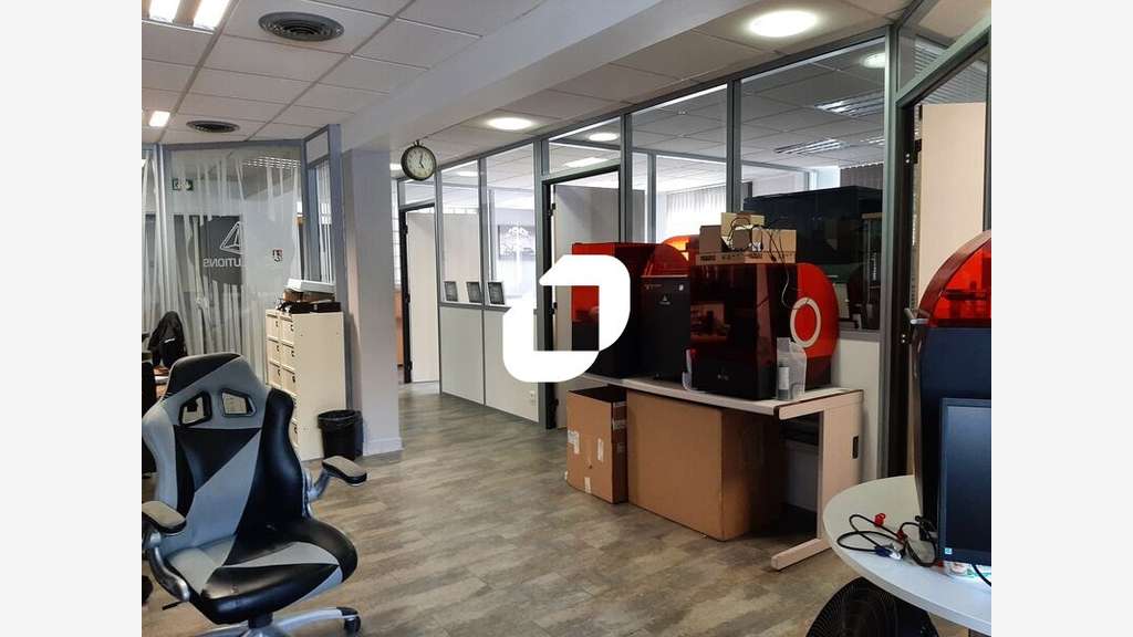 Vente Bureaux 128m² Voisins le bretonneux
