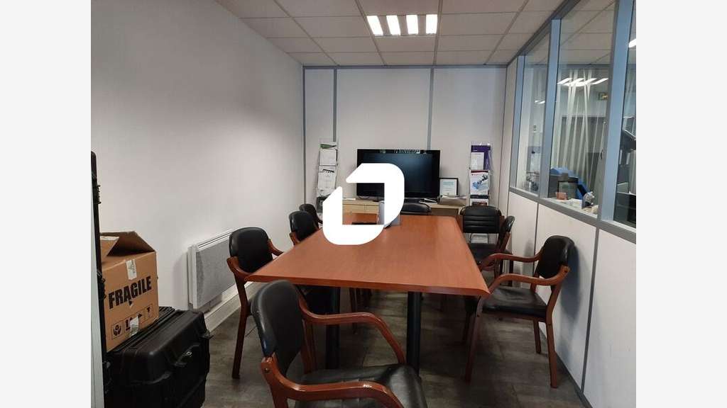 Vente Bureaux 128m² Voisins le bretonneux