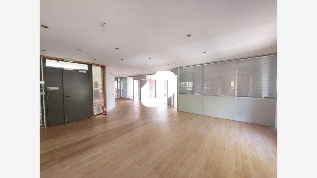Vente Bureaux 314m² Voisins le bretonneux