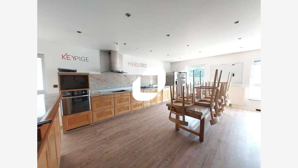 Vente Bureaux 314m² Voisins le bretonneux