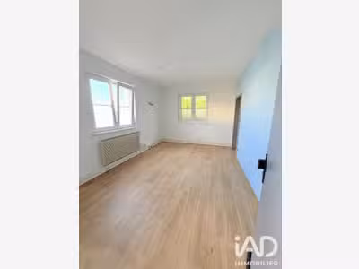 Vente cabinet médical avec studio à verny