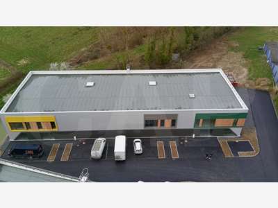 A vendre cellule neuves s à partir de 403m² RN12