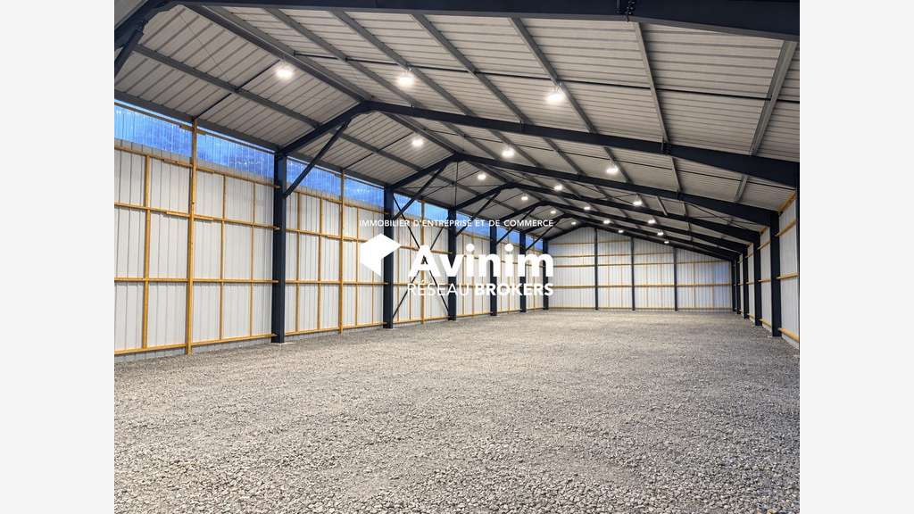 Cellule commerciale 765m² sur un parc de 3900m²