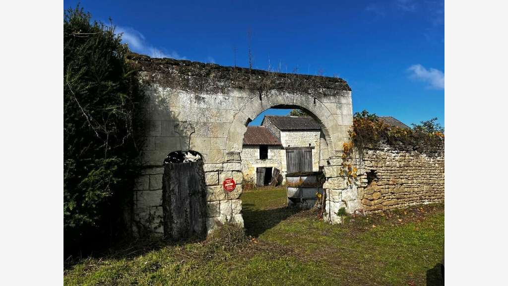 vente ancien corps de ferme CHATELLERAULT