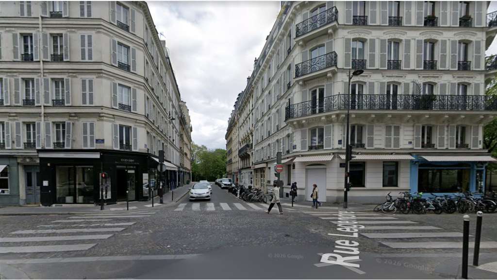 Vente de murs d'angles occupés par belle enseigne