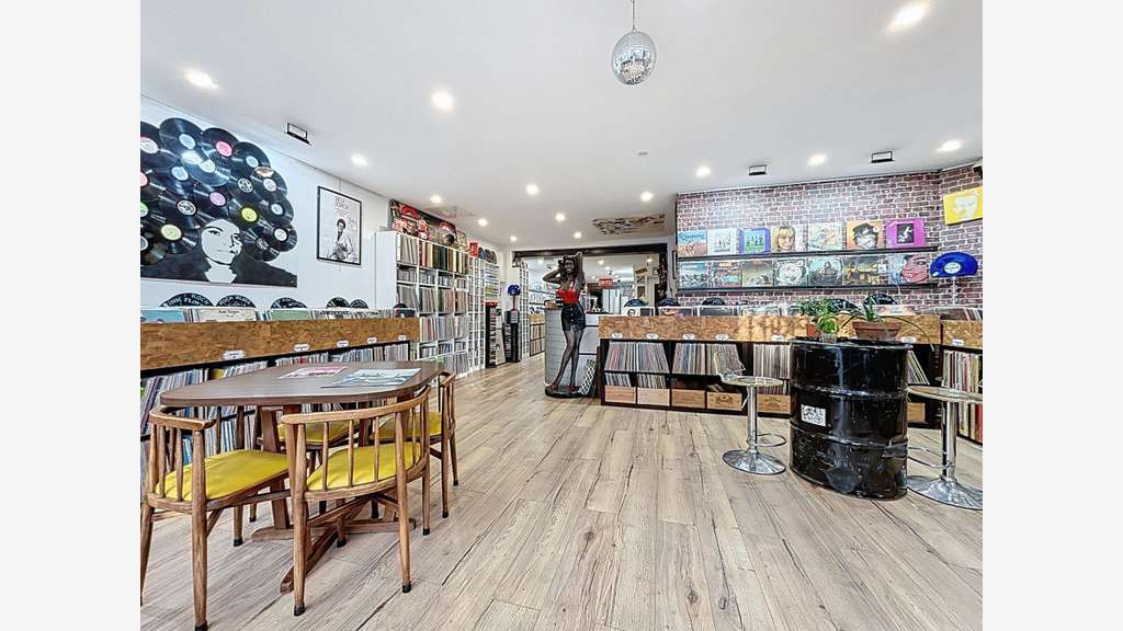 AV local cial 121m² idéalement placé à Lamorlaye