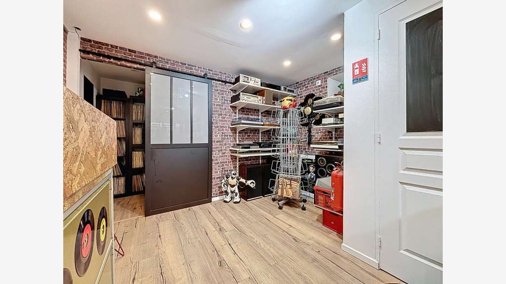 AV local cial 121m² idéalement placé à Lamorlaye