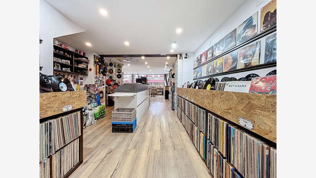 AV local cial 121m² idéalement placé à Lamorlaye