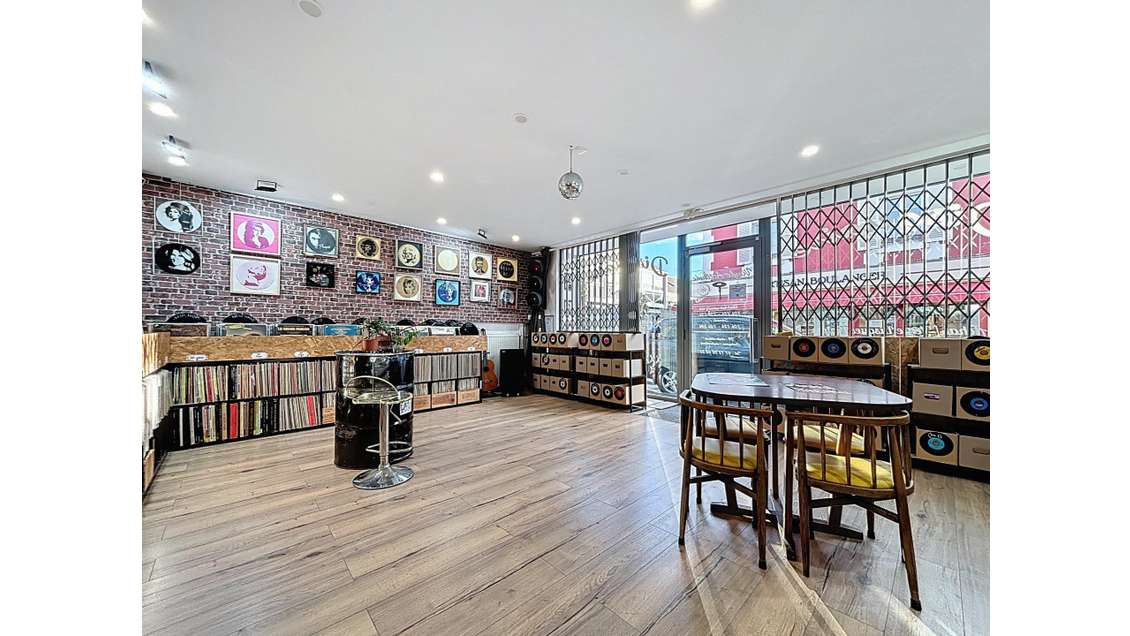 AV local cial 121m² idéalement placé à Lamorlaye